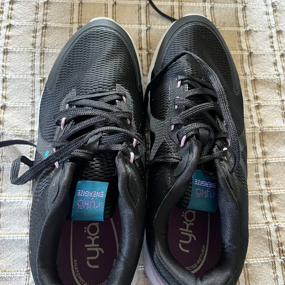 Women’s Ryka athletic shoes size 9.5 wide. Excellent condition - Picture 2 of 7